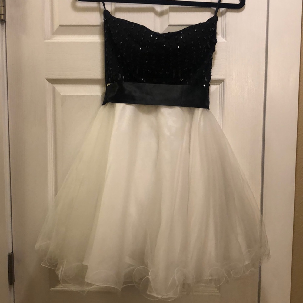 Short strapless dress